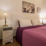 Apartment Very Close To S Peter Square, Few Minutes Walk To Metro A