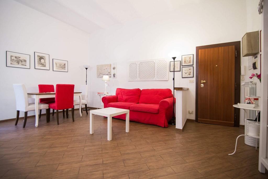 Apartment Apartment Very Close To S Peter Square, Few Minutes Walk To Metro A