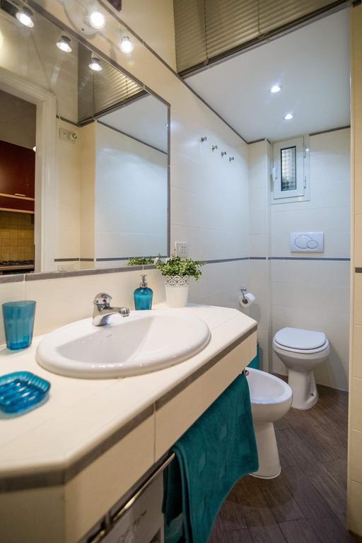 Apartment Very Close To S Peter Square, Few Minutes Walk To Metro A