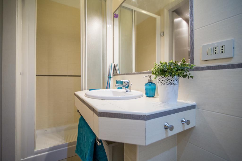 Apartment Apartment Very Close To S Peter Square, Few Minutes Walk To Metro A