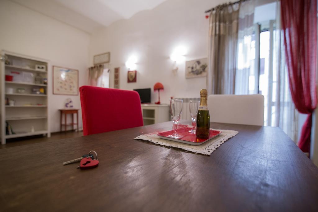 Apartment Very Close To S Peter Square, Few Minutes Walk To Metro A Apartment