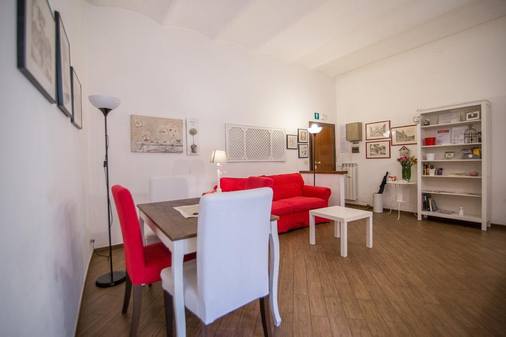 Apartment Very Close To S Peter Square, Few Minutes Walk To Metro A *
