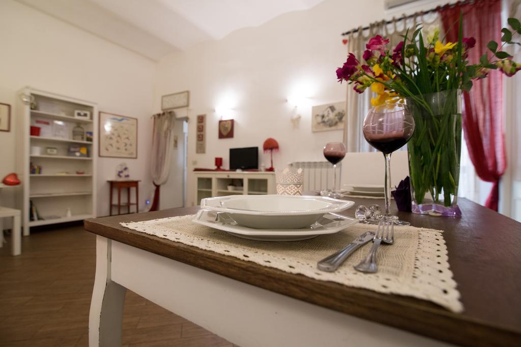 Apartment Apartment Very Close To S Peter Square, Few Minutes Walk To Metro A